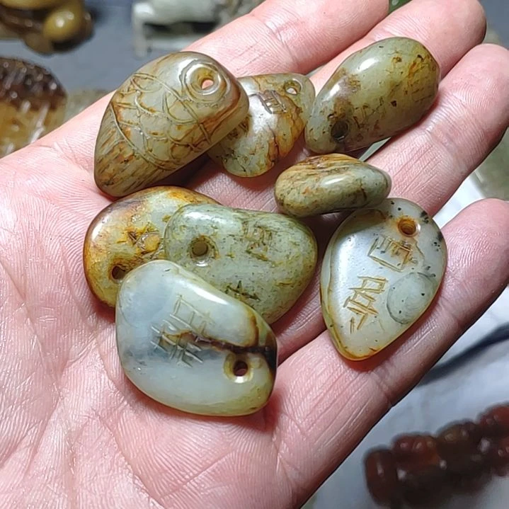 和田玉颈饰未镶嵌多**后