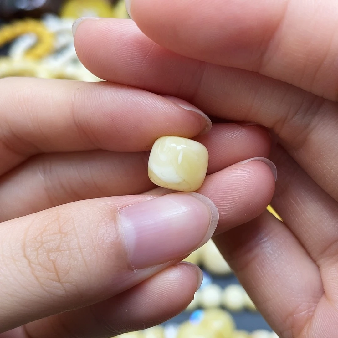 未镶嵌蜜蜡裸石老型10.6✖️9.5mm瑕