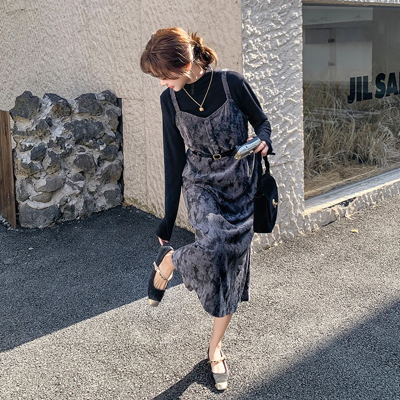 高级感灰色扎染吊带裙套装女早秋新款气质黑色高领打底衫两件套