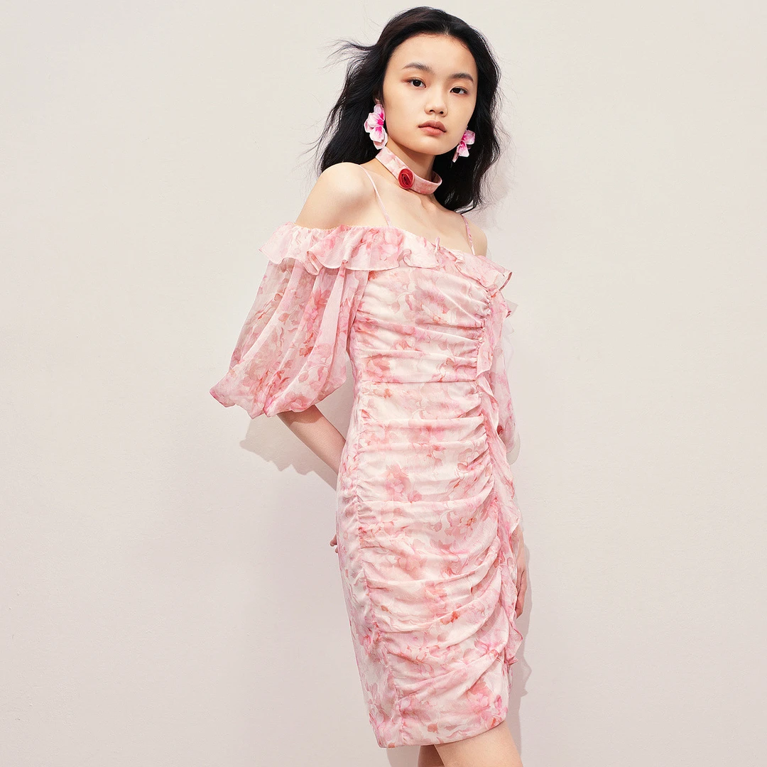 MAXRIENY浪漫甜美氛围感一字肩吊带连衣裙2025夏季新款茶歇裙女