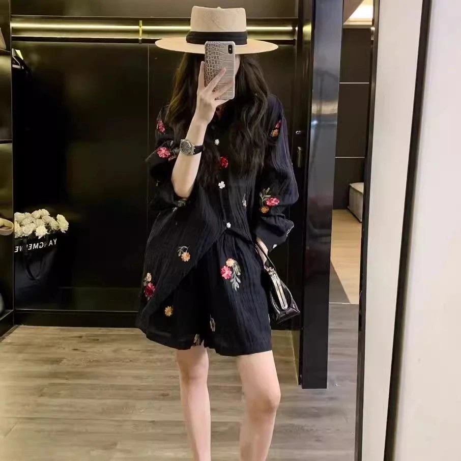 2025超火夏装一整套法式名媛御姐气质刺绣衬衫上衣高腰短裤套装女