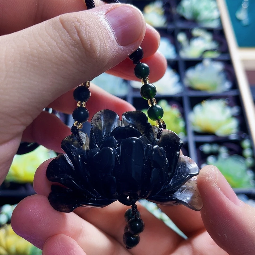 蛇纹石玉未镶嵌颈饰