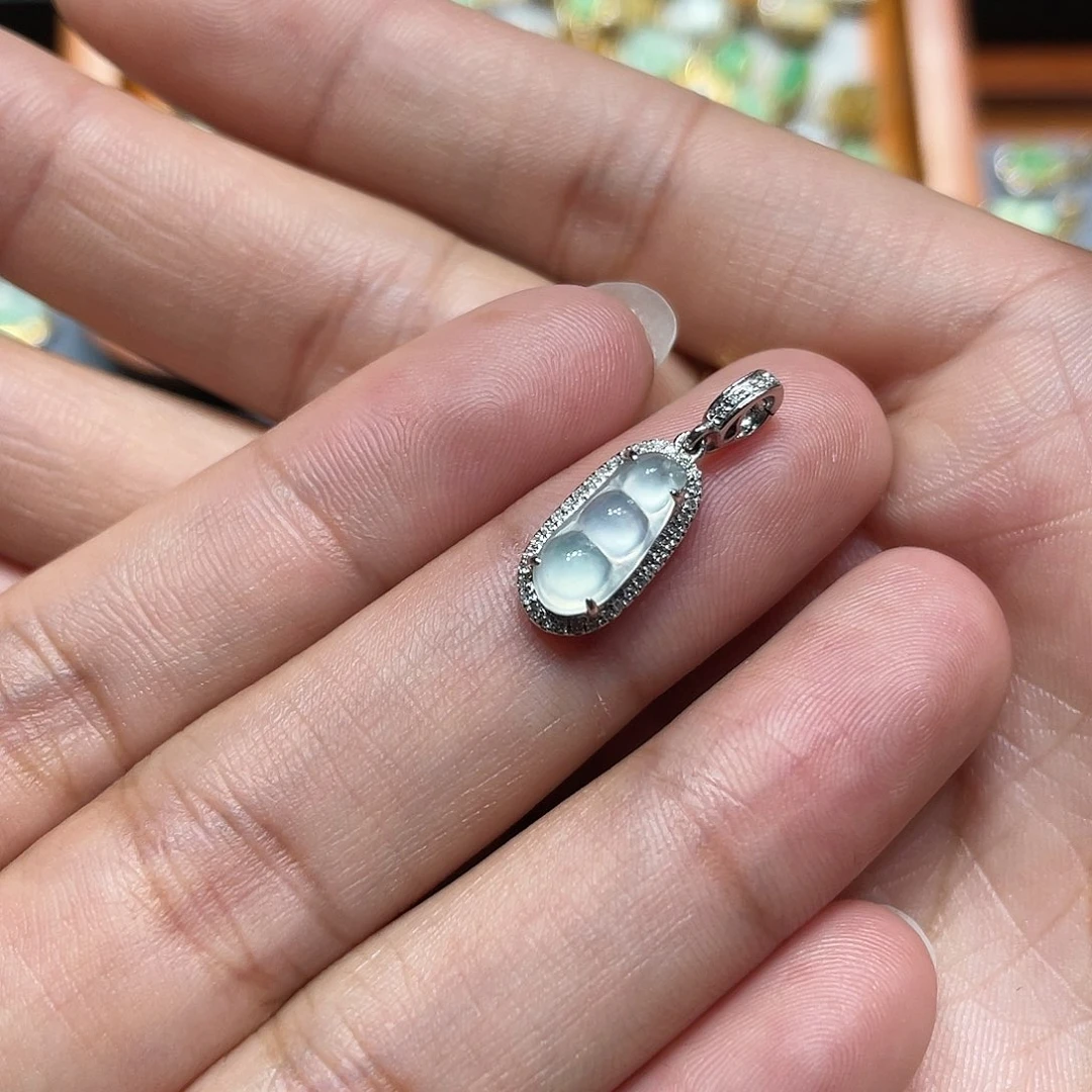 翡翠吊坠(不含链)18K金镶嵌