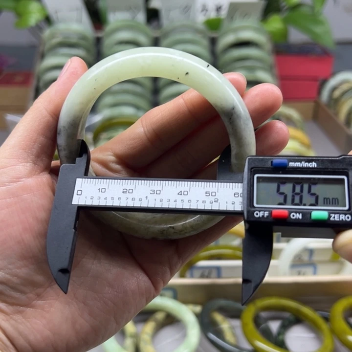 蛇纹石玉未镶嵌手镯57