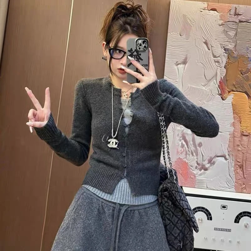 新款小众撞色假两件软糯休闲毛衣针织衫女装秋冬叠穿艺术时髦上衣