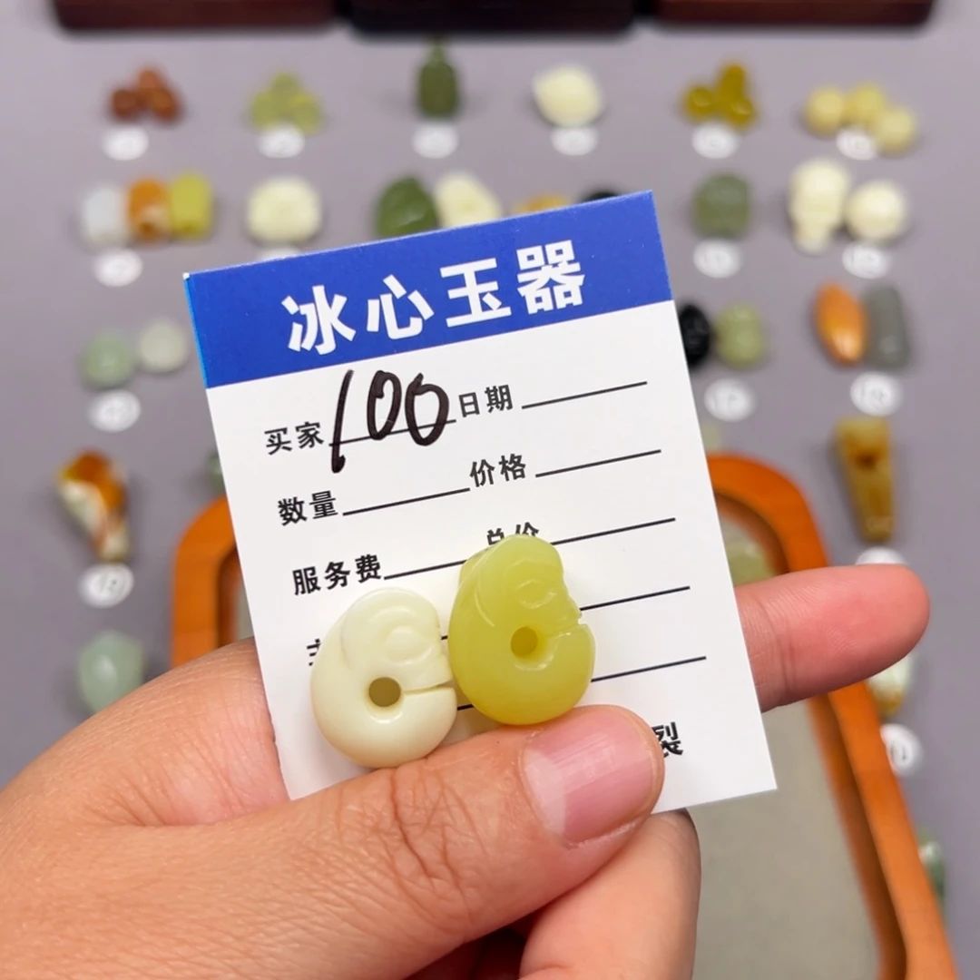 蛇纹石玉未镶嵌颈饰?**金