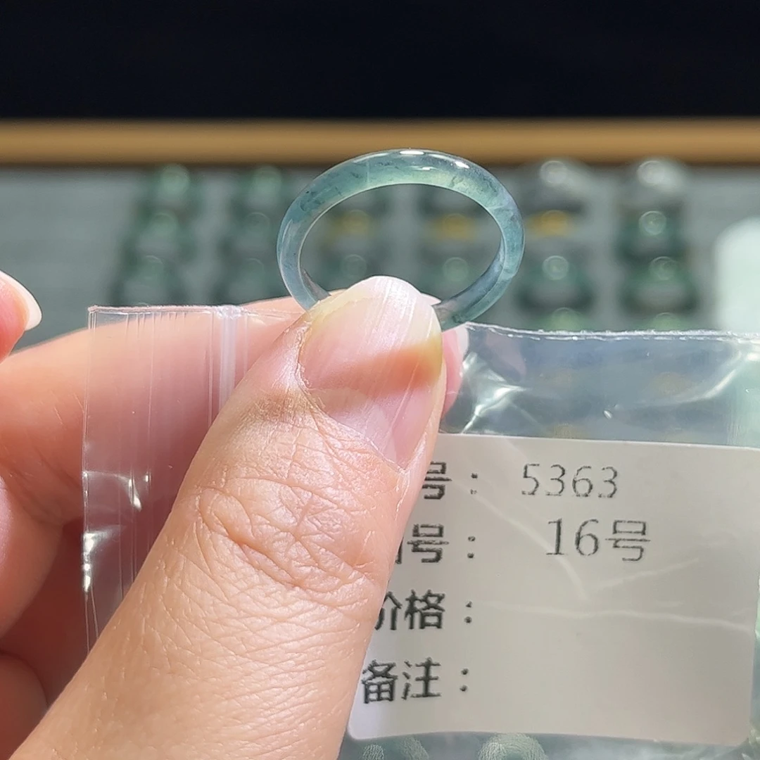 翡翠未镶嵌戒指5363。