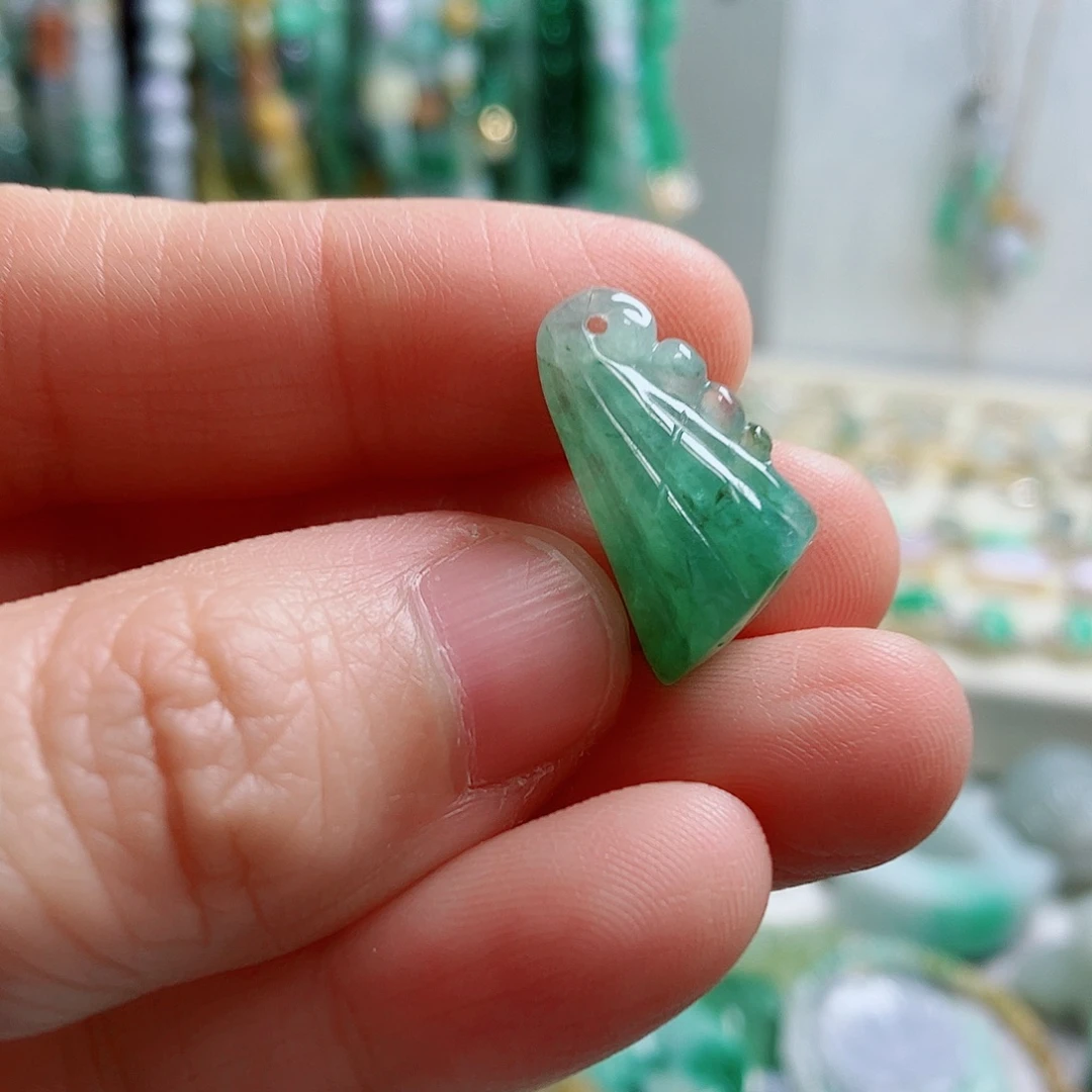 翡翠未镶嵌颈饰20