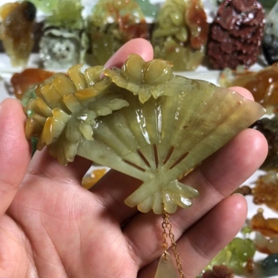 蛇纹石玉未镶嵌颈饰