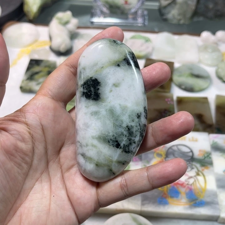 未镶嵌独山玉颈饰