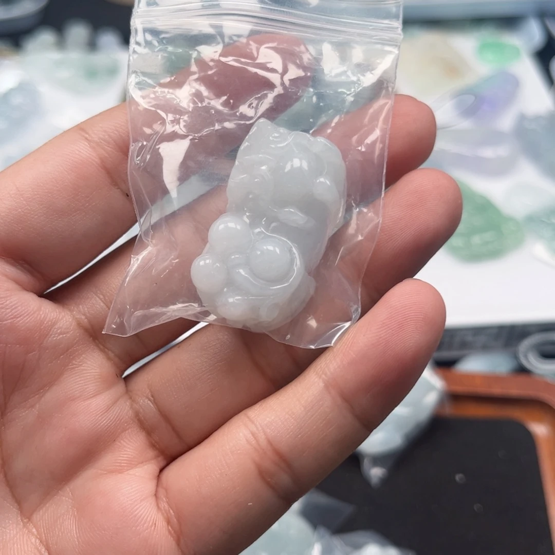 Y***i颈饰未镶嵌翡翠天然翡翠A货