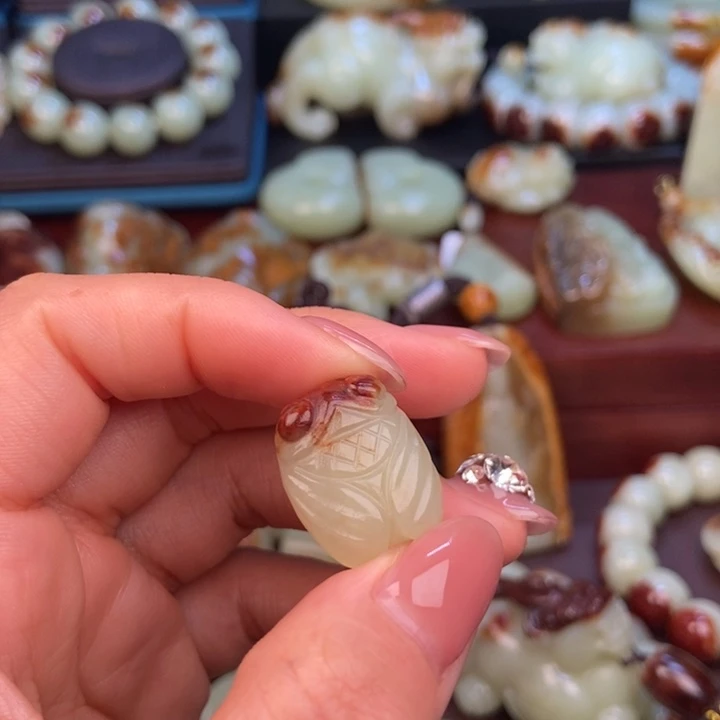 锦***希岫岩河磨玉（透闪石质玉）未镶嵌挂件