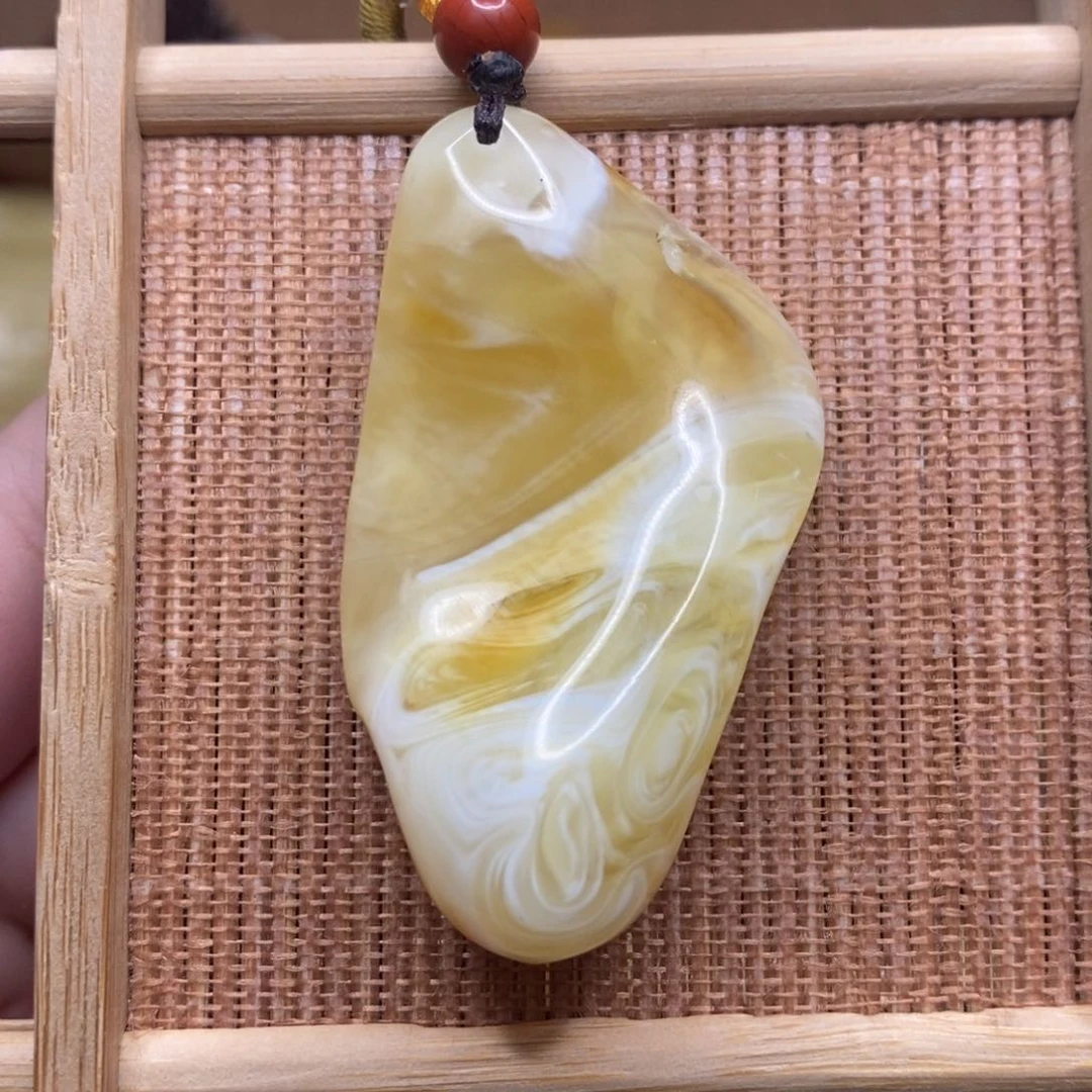 琥珀颈饰未镶嵌庆