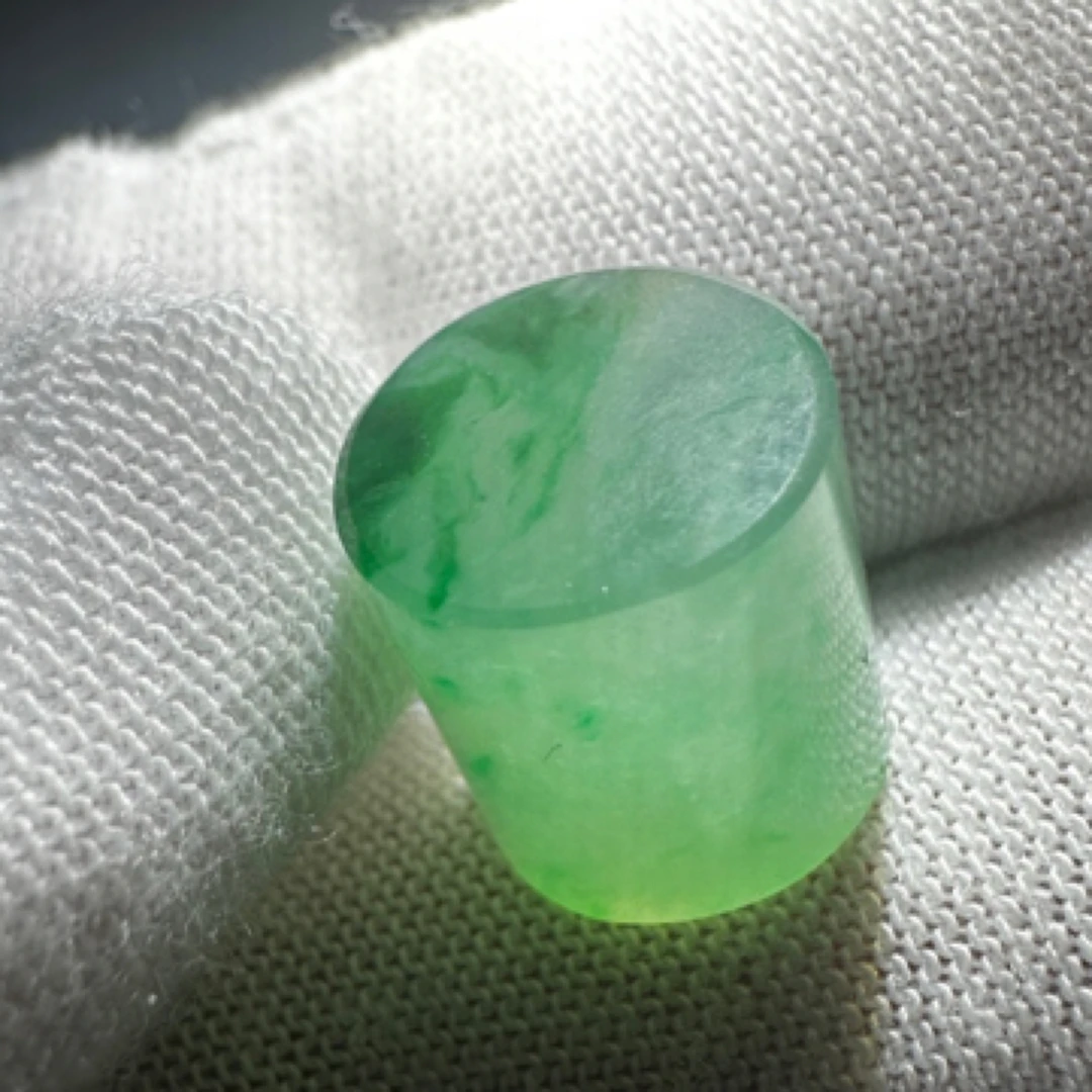 天然缅甸翡翠A贷飘绿花桶珠