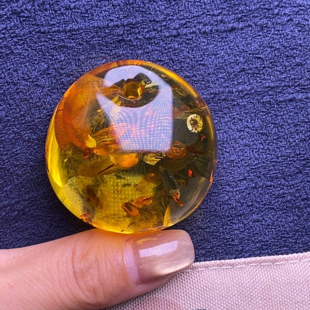 未镶嵌琥珀裸石扣子