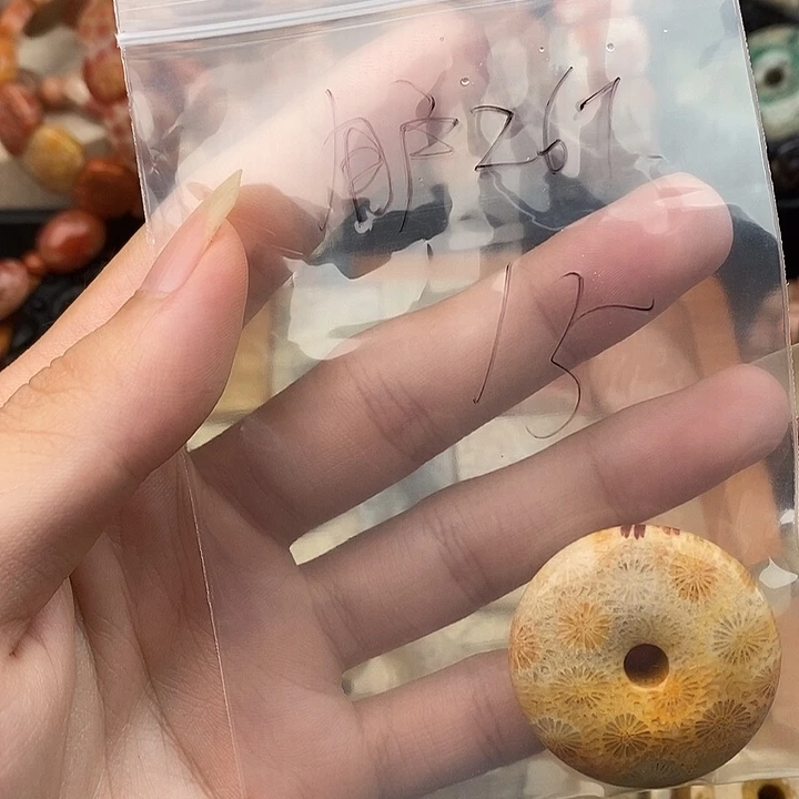 用***4硅化玉颈饰未镶嵌