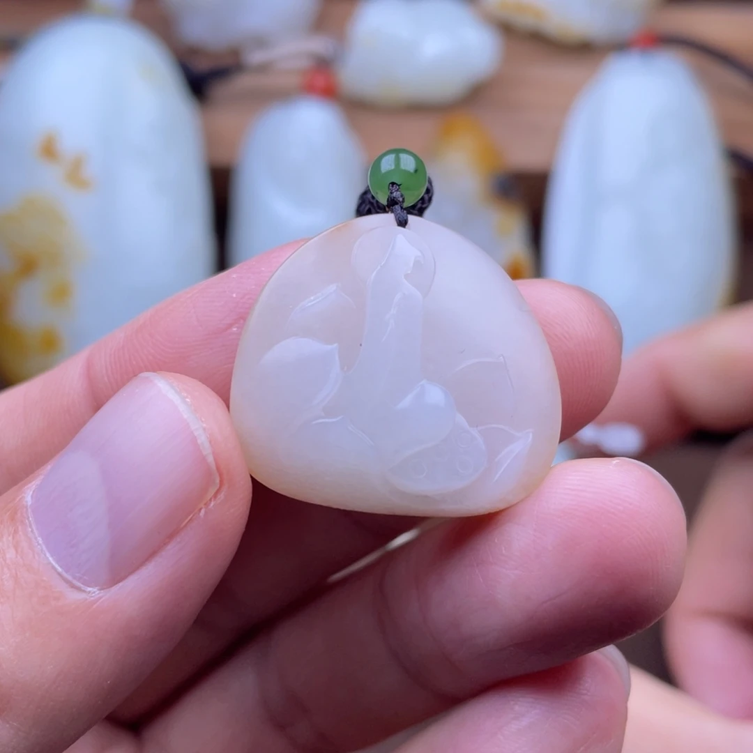 和田玉未镶嵌颈饰