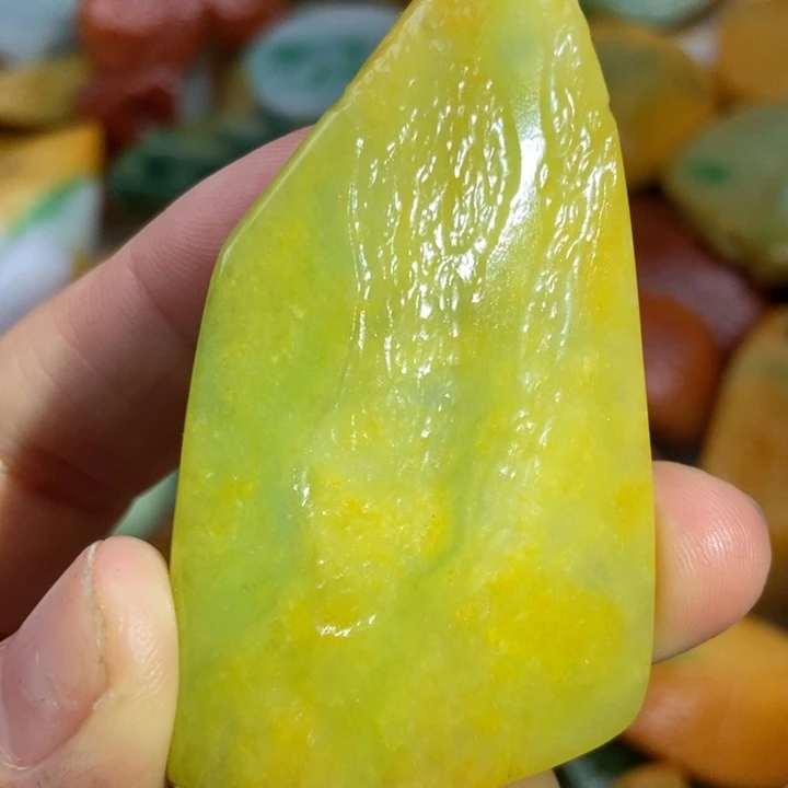 翡翠未镶嵌颈饰缅甸