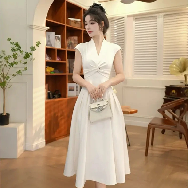 【有里布】夏季质黑色修身显高法式收腰泡泡袖连衣裙D1070