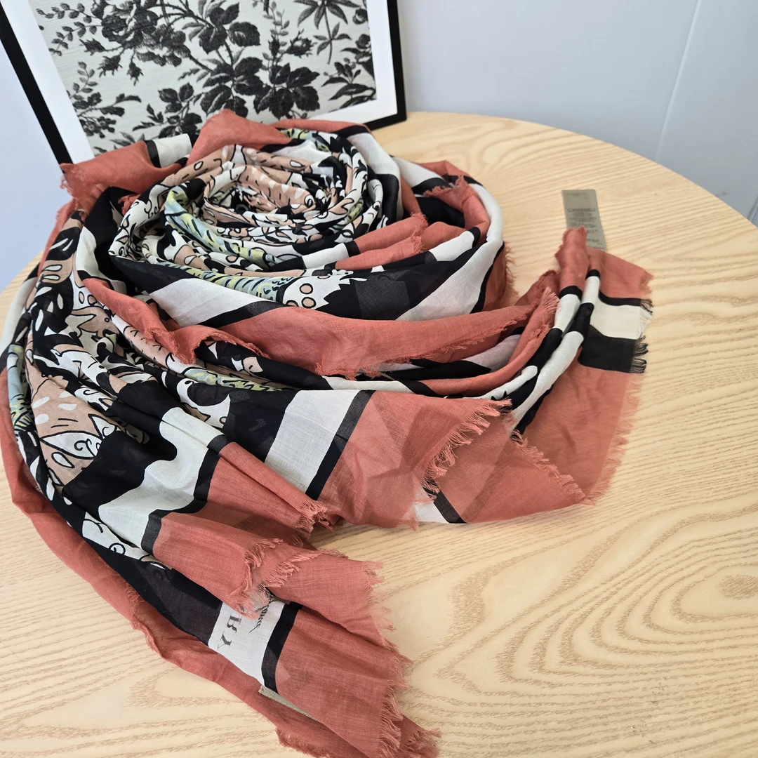 99新 BURBERRY/博柏利 活动 印花丝巾披肩 P203113591