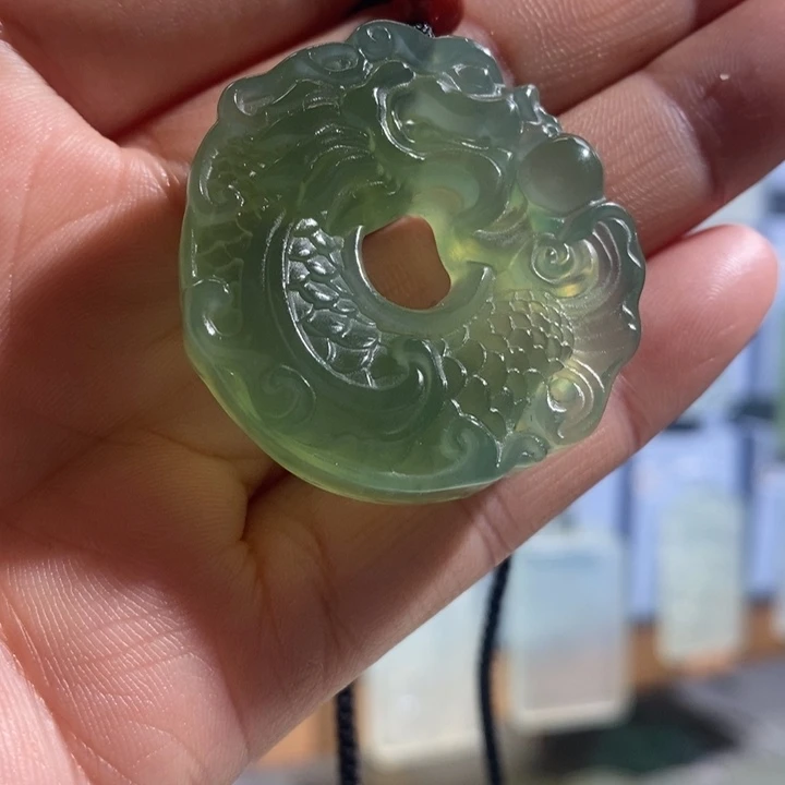 岫玉未镶嵌颈饰吊坠