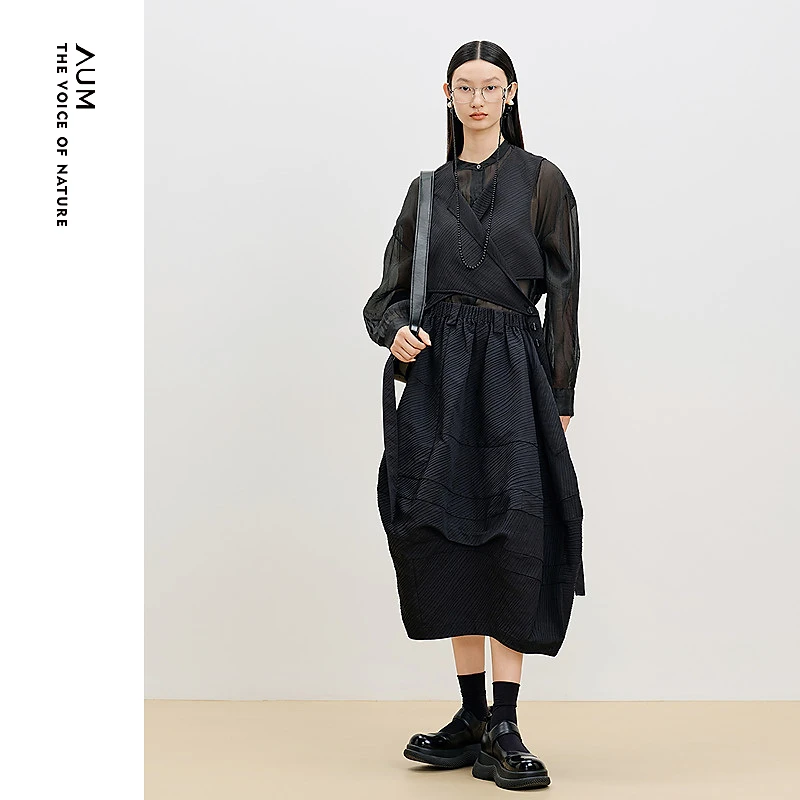 AUM/噢姆不规则收腰褶皱气质黑色显瘦半身裙M1EG33102