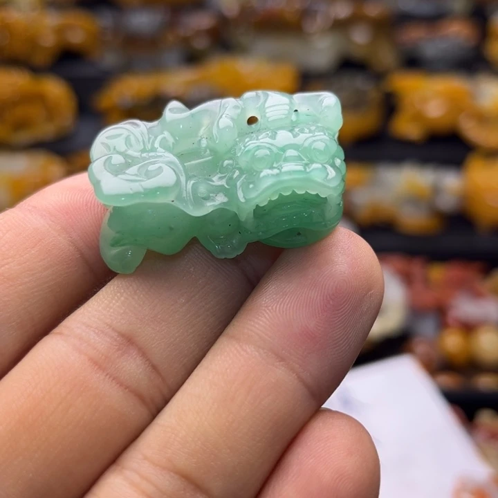 石英质玉（黄龙玉）未镶嵌颈饰