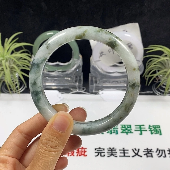未镶嵌手镯翡翠48号。63圈