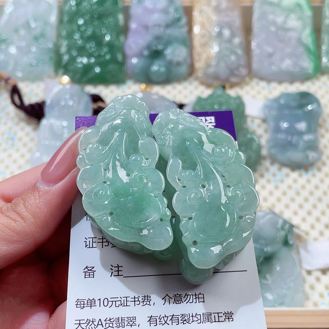 翡翠未镶嵌颈饰貔貅