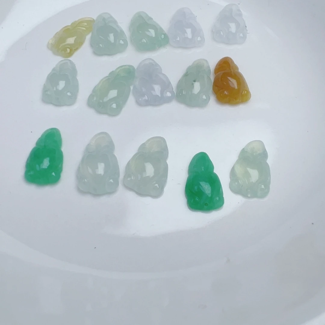 翡翠散珠金鱼一条