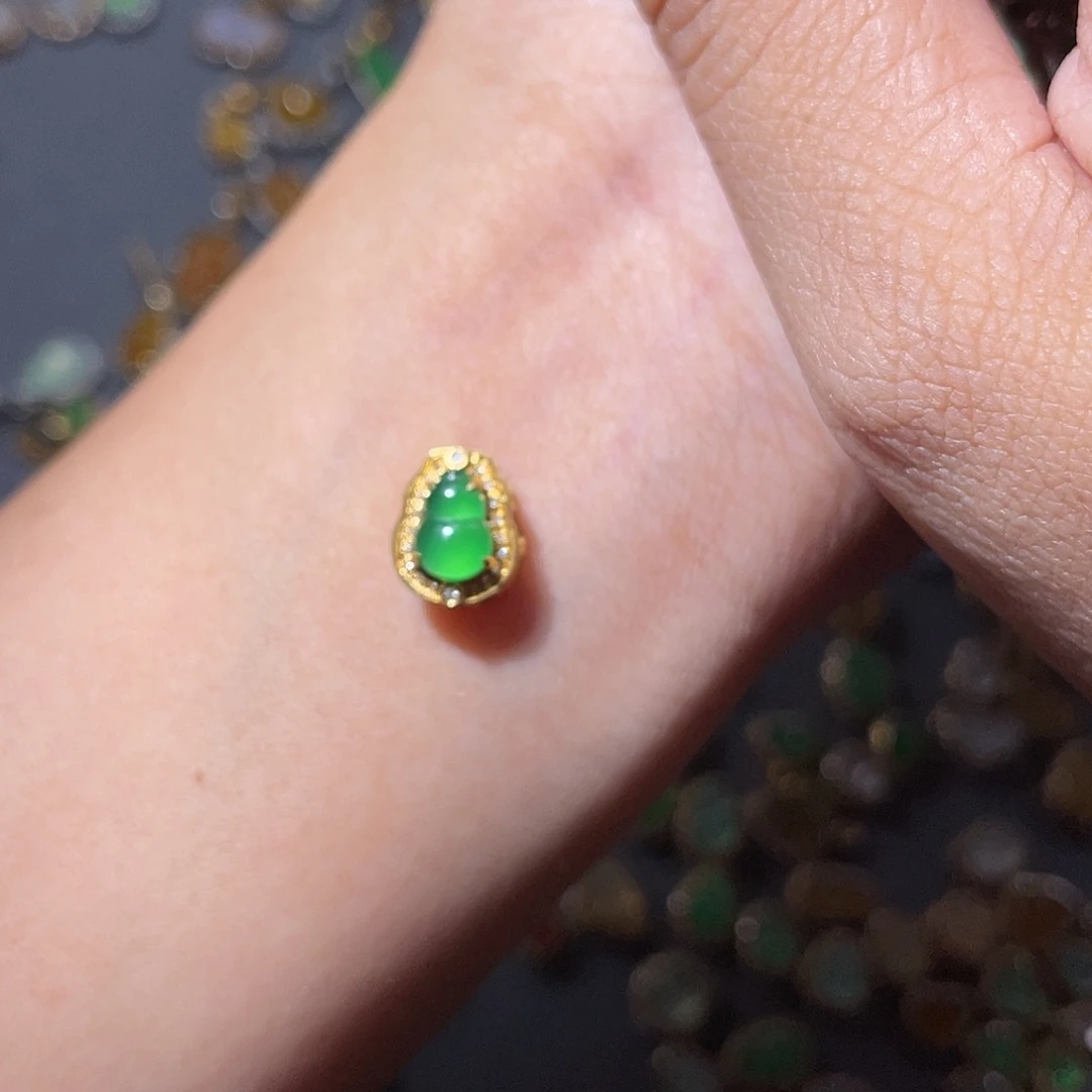 吊坠(不含链)18K金镶嵌翡翠