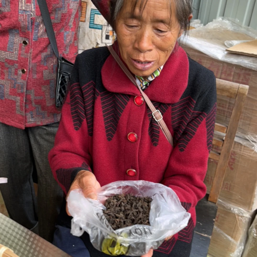 龙陵县助农茶 2011年陈香熟普250克