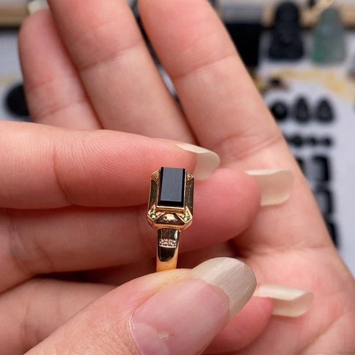 翡翠18K金镶嵌戒指戒指