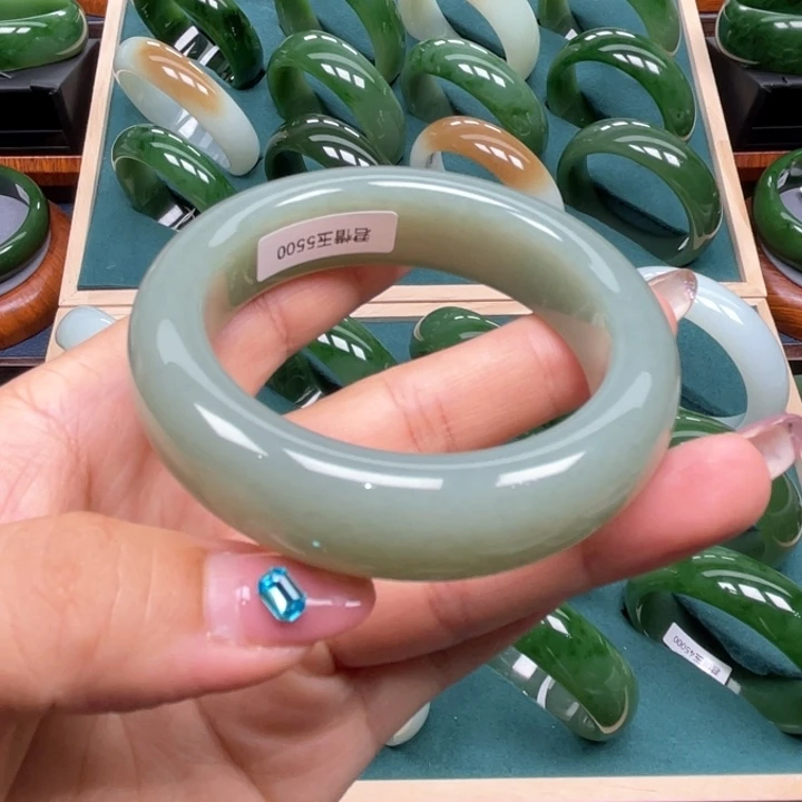 和田玉手镯未镶嵌5556