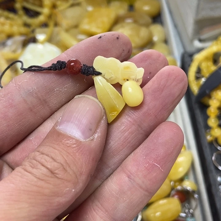 未镶嵌蜜蜡裸石吊坠