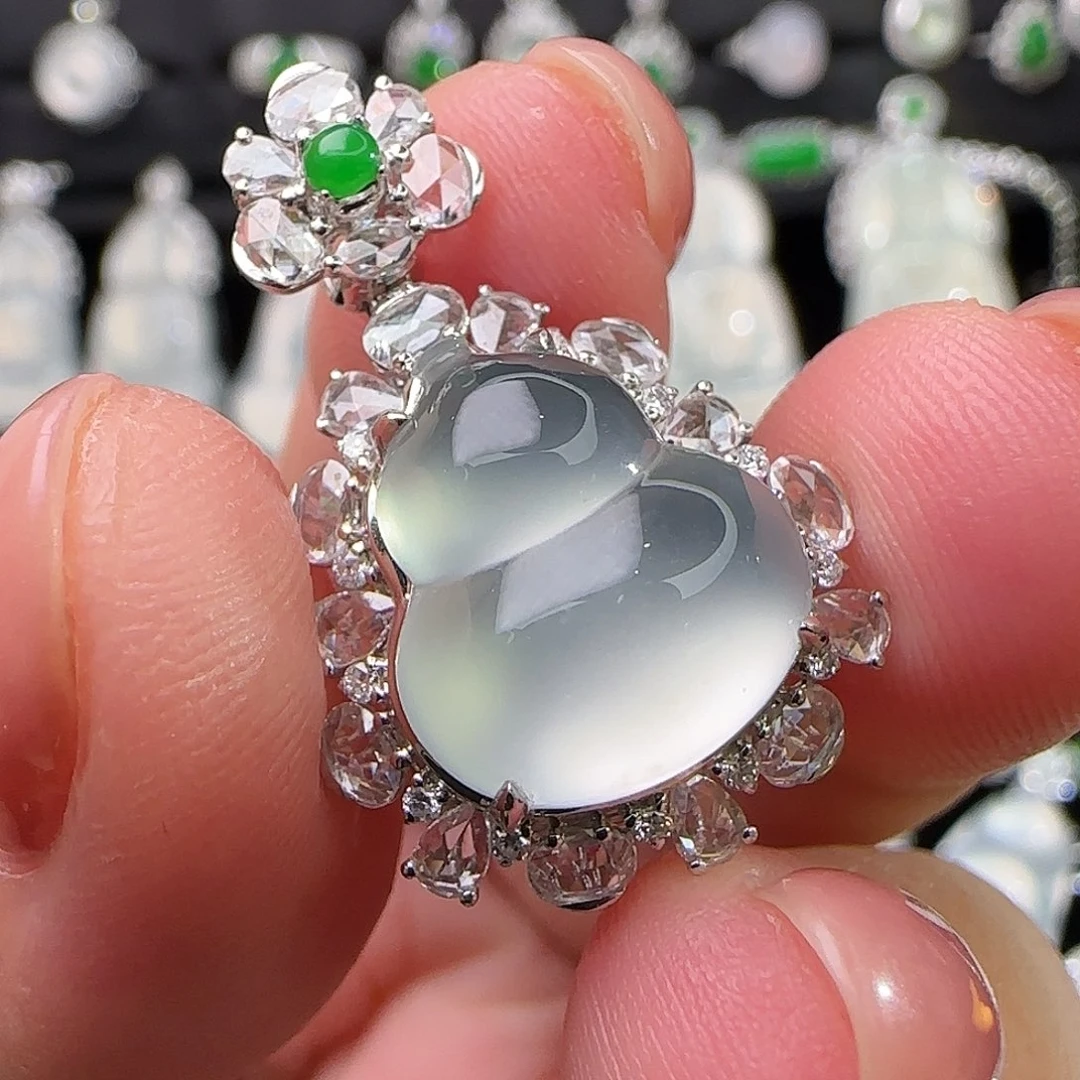 翡翠18K金镶嵌颈饰天然翡翠