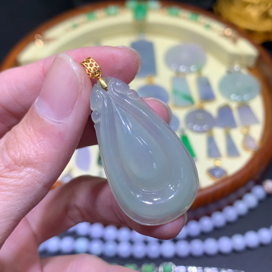翡翠吊坠(不含链)18K金镶嵌