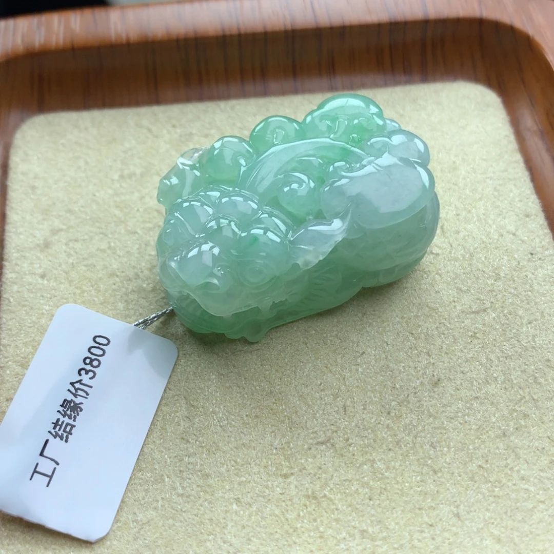 翡翠未镶嵌颈饰39