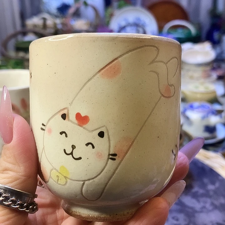 器物的色彩搭配起来很漂亮