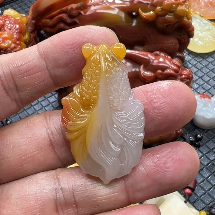 石英质玉（黄龙玉）颈饰未镶嵌
