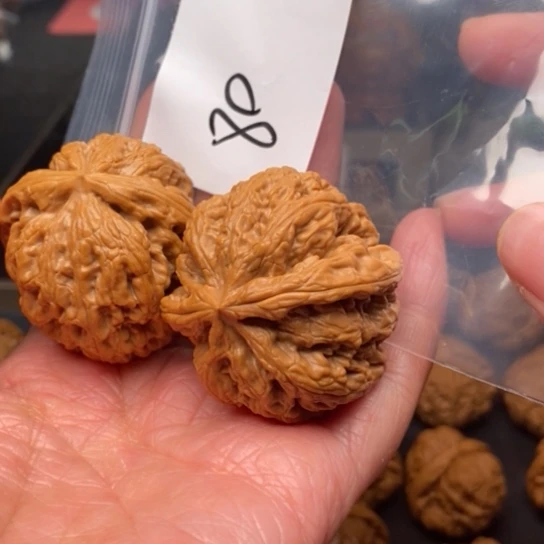 桃核吊坠不****！80平谷粗筋