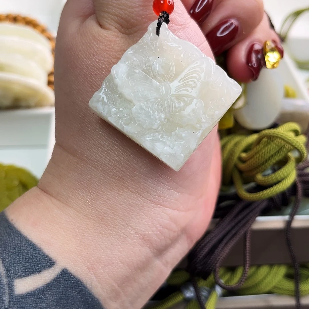 蛇纹石玉颈饰未镶嵌