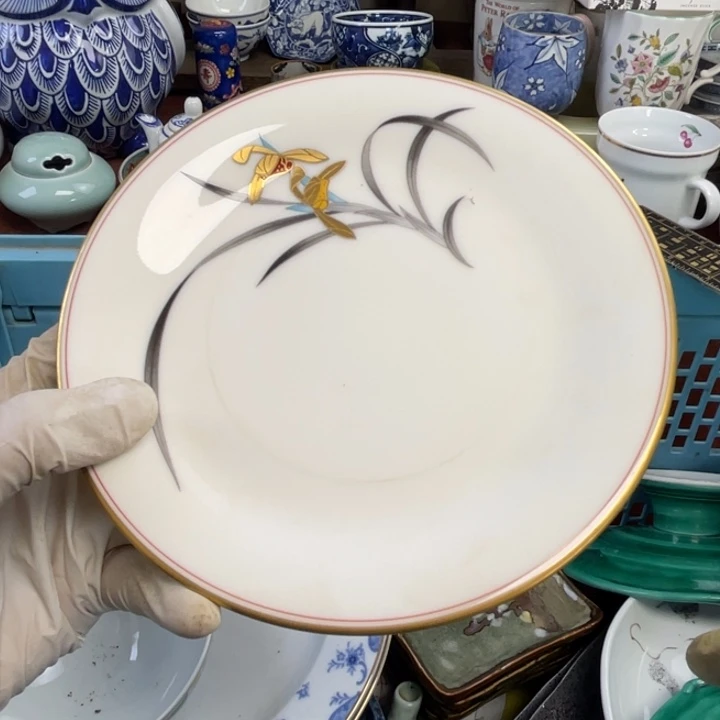 他家瓷器真美…开播了