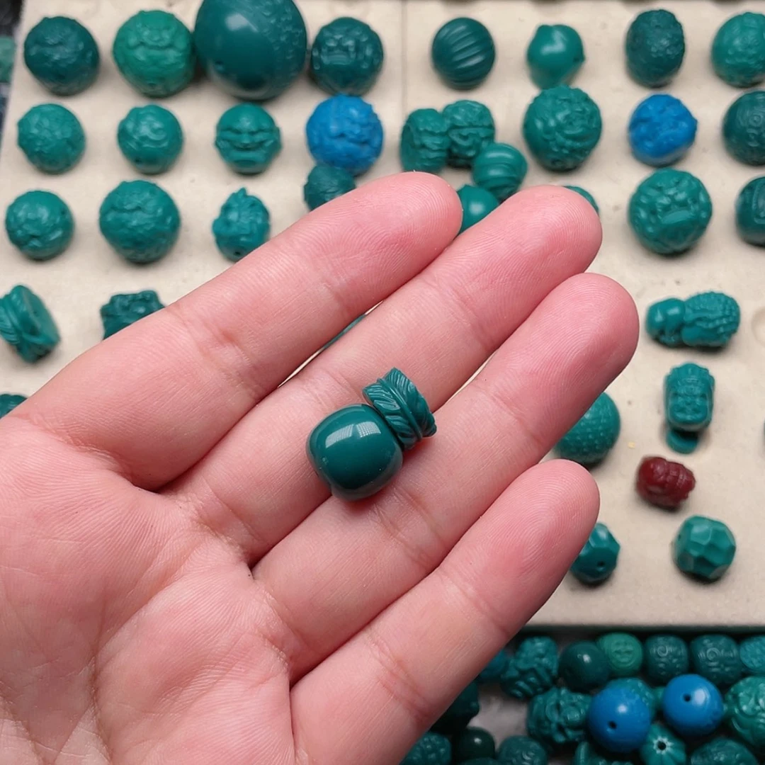 【闪购商品】玻璃颈饰羽毛12老型13.9一个