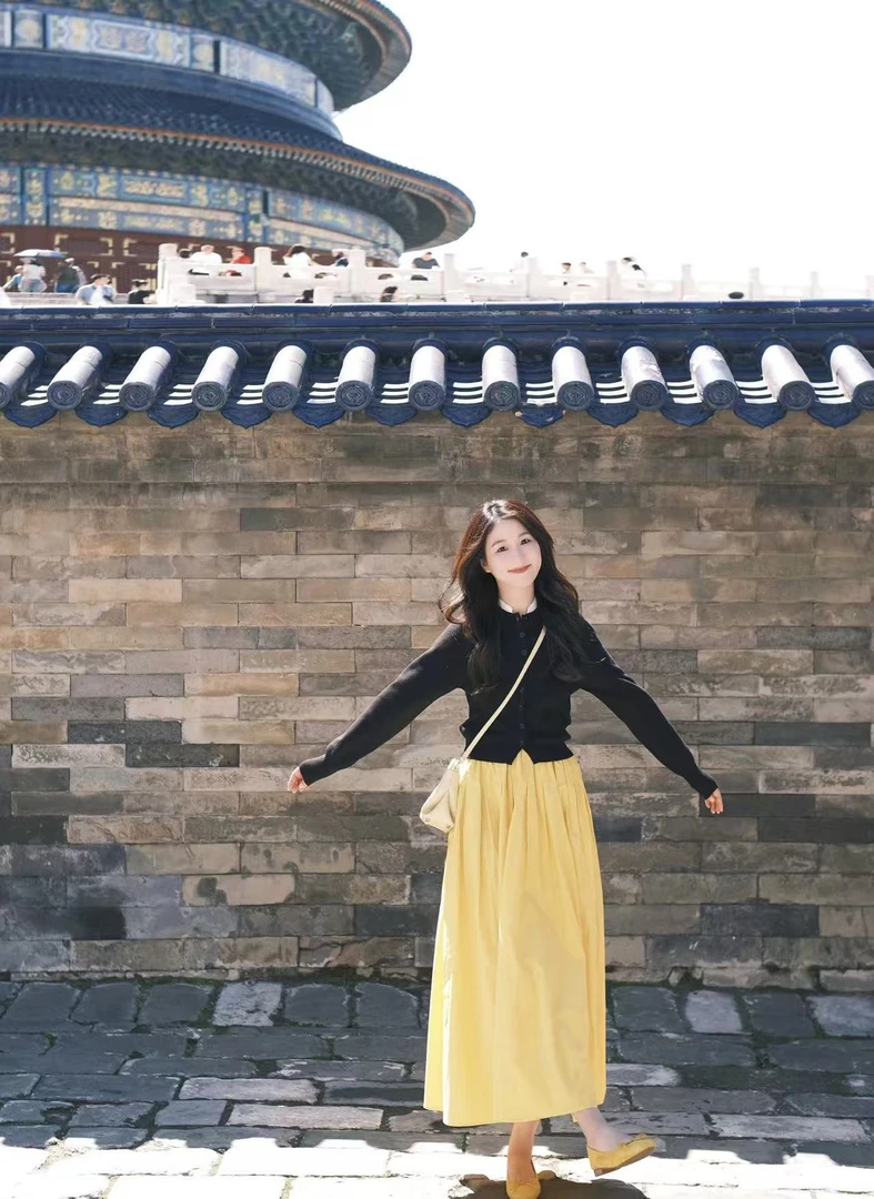 2025秋季新款高级感假两件黑色长袖针织衫女百搭高腰黄色半身裙