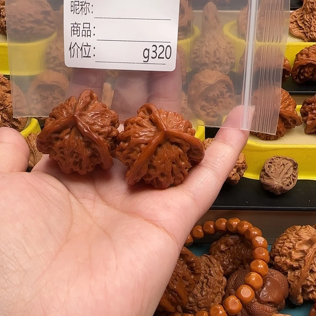 布***尼吊坠文玩核桃The only