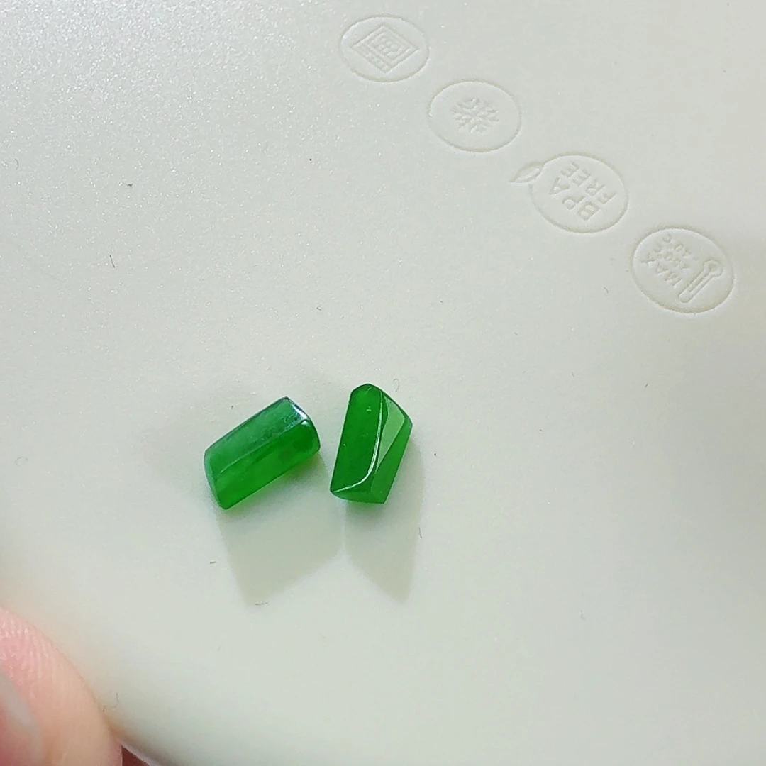 翡翠颈饰未镶嵌随形一对