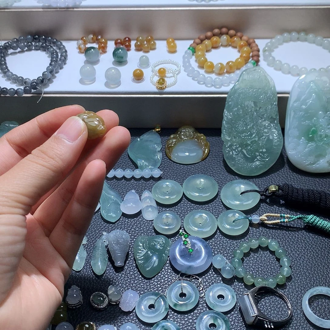 翡翠未镶嵌颈饰金蟾