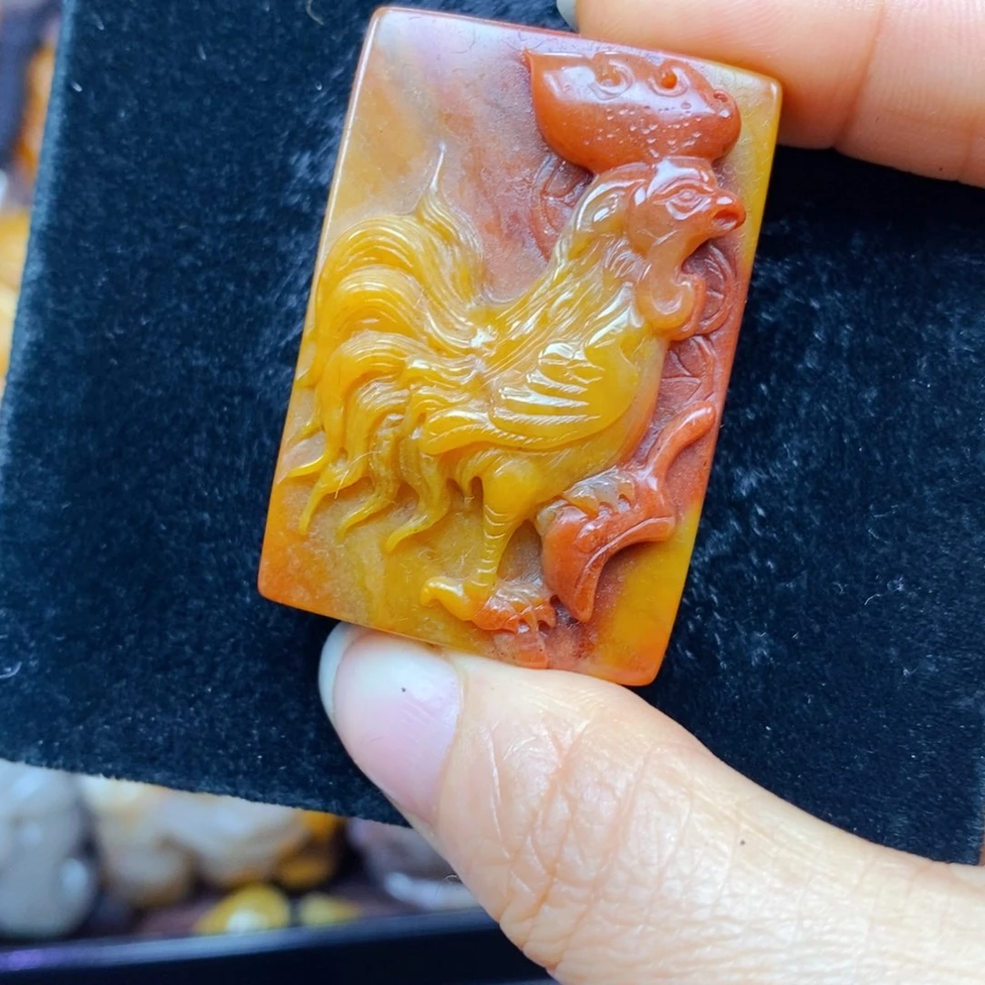 未镶嵌石英质玉（黄龙玉）颈饰