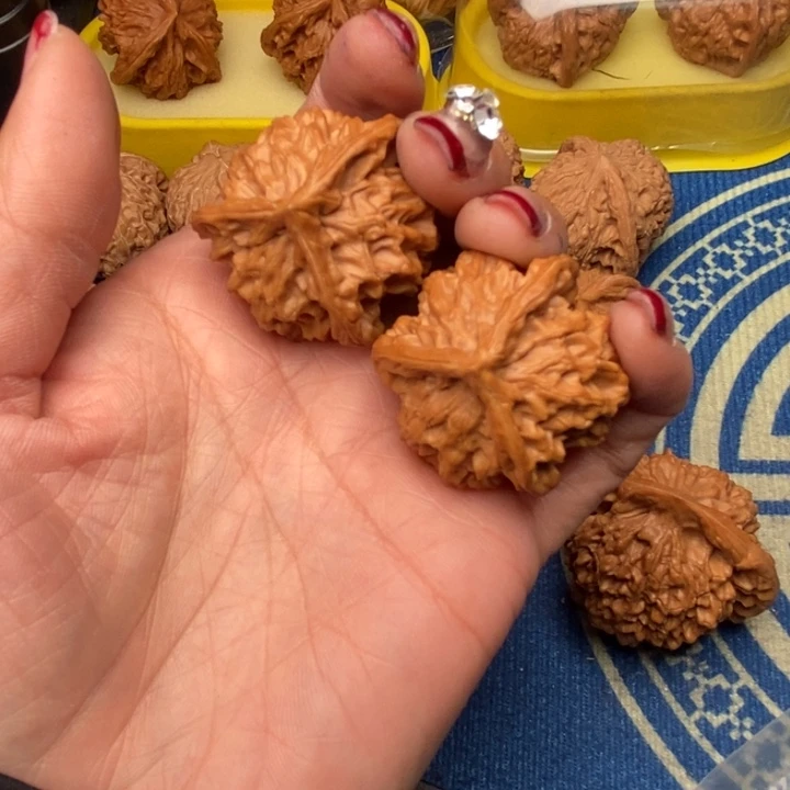 桃核吊坠三棱核桃